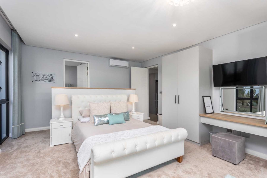 5 Bedroom Property for Sale in Val De Vie Estate Western Cape